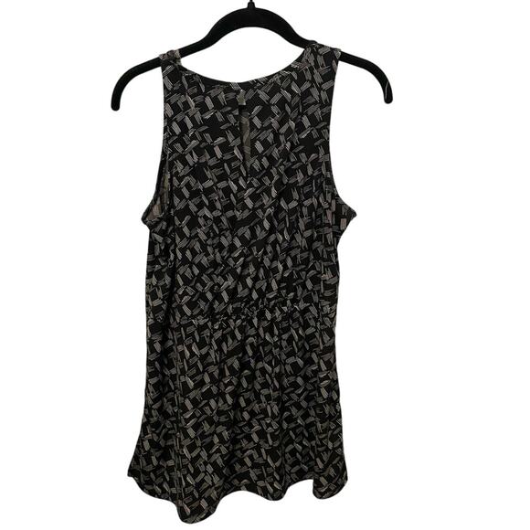 Banana Republic Black and White Sleeveless Geometric Tank Top - Size Small - Picture 2 of 4